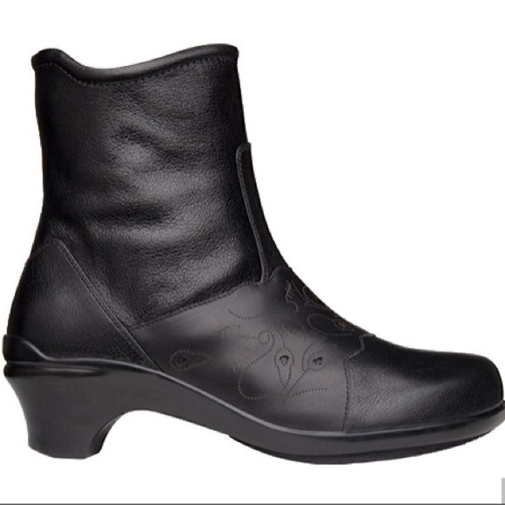 Aravon by New Balance‎ ‘Maeve’ Ankle Boots Size 6.5B.  B78